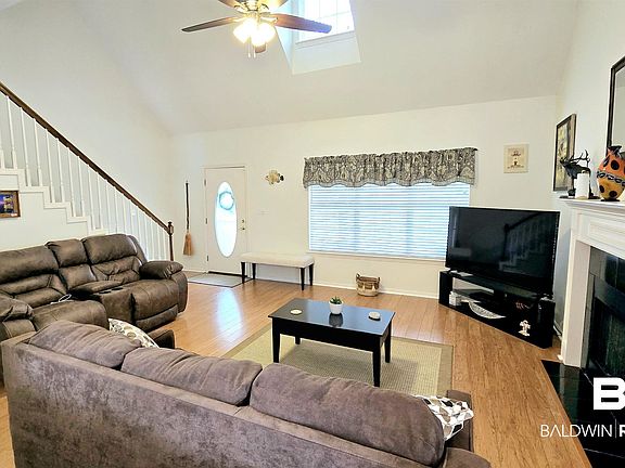 5th image of 9399 Woodland Dr