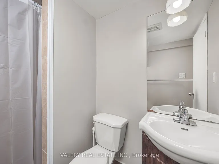 48 Clarence St #2 — Photo 9