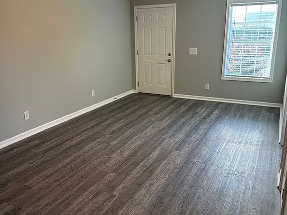 3rd image of 1025 Orchard Way