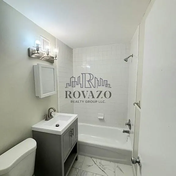 809 Summer Ave #2 — Photo 2