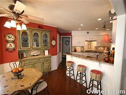 Dining Area to Bar & Kitchen
