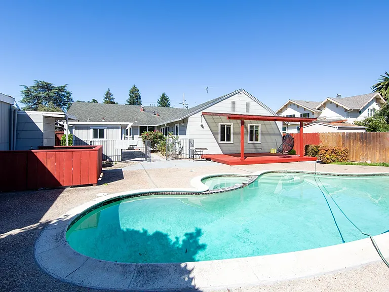 330 Beverly Ave — Photo 26