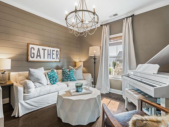 5th image of 10 Macdonald Cv