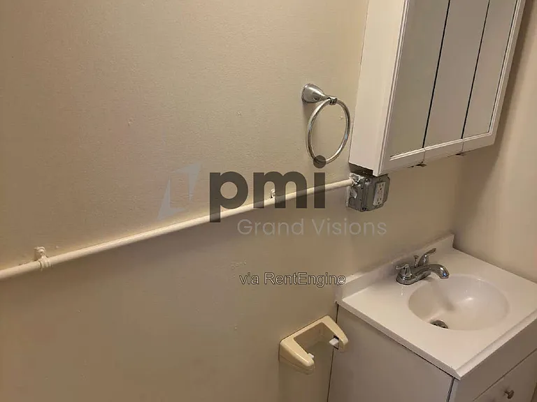601 1/2 Monroe Ave #14 — Photo 4