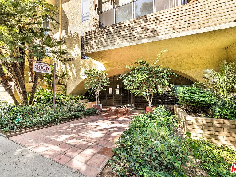 5600 Kensington Way #104 — Photo 4