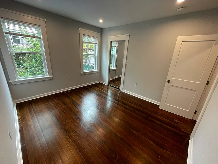 31-33 Raymond Ave #33-2 — Photo 4