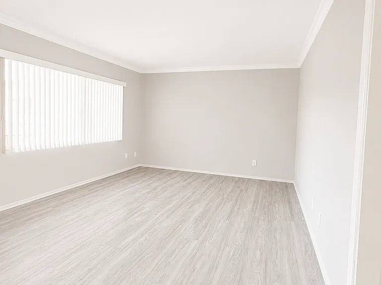 10059 Pinewood Ave — Photo 19