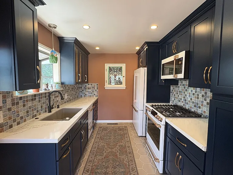 7036 Highcliff Trl — Photo 14