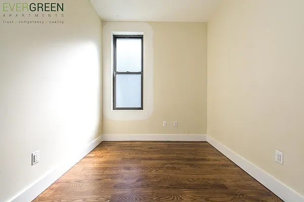 Rented by Evergreen Apartments BK | media 22