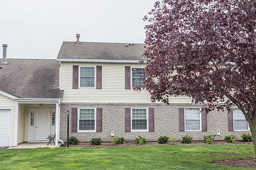 1st image of 681 Thorntree Ct APT B1