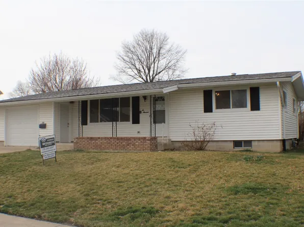 600 16th St, Belle Plaine, IA 52208