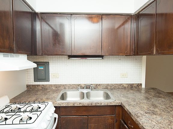 3rd image of 3160 N Cambridge Ave #802