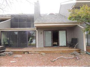 22 N Lionshead Dr, Wright City, MO 63390