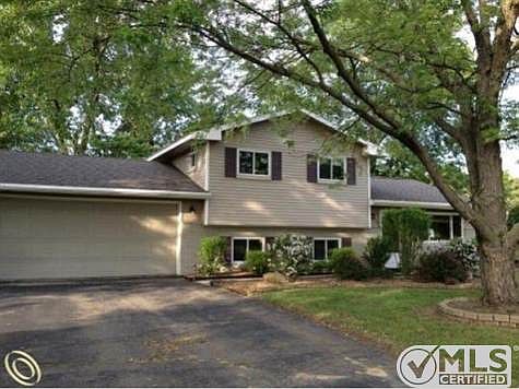 Maybee_001 (Small).jpg