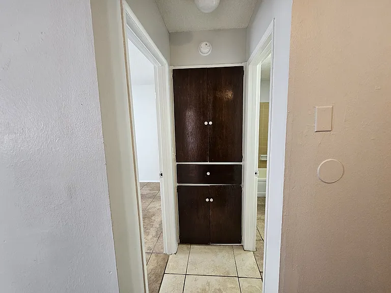 2116 SW 51st St — Photo 1