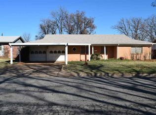 706 W Manes Ave, Iowa Park, TX 76367