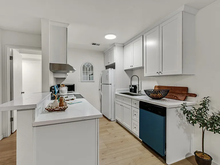 247 N Capitol Ave #280 — Photo 6
