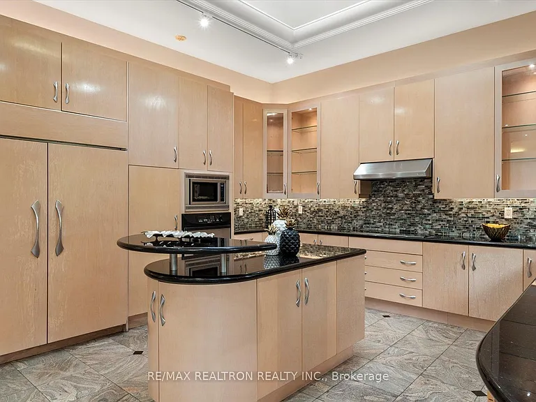 48 Arnold Ave — Photo 18