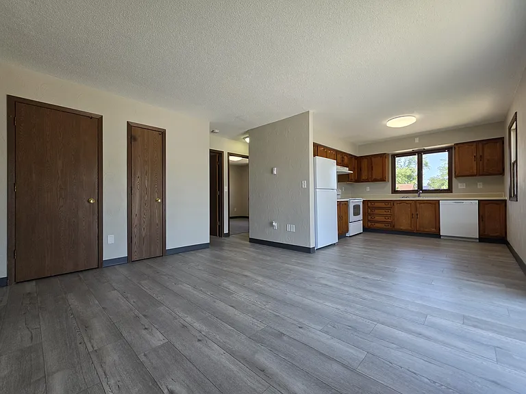 400 3rd Ave SW #4 — Photo 2