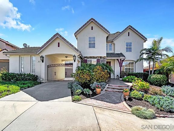 3rd image of 302 Crownview Ct