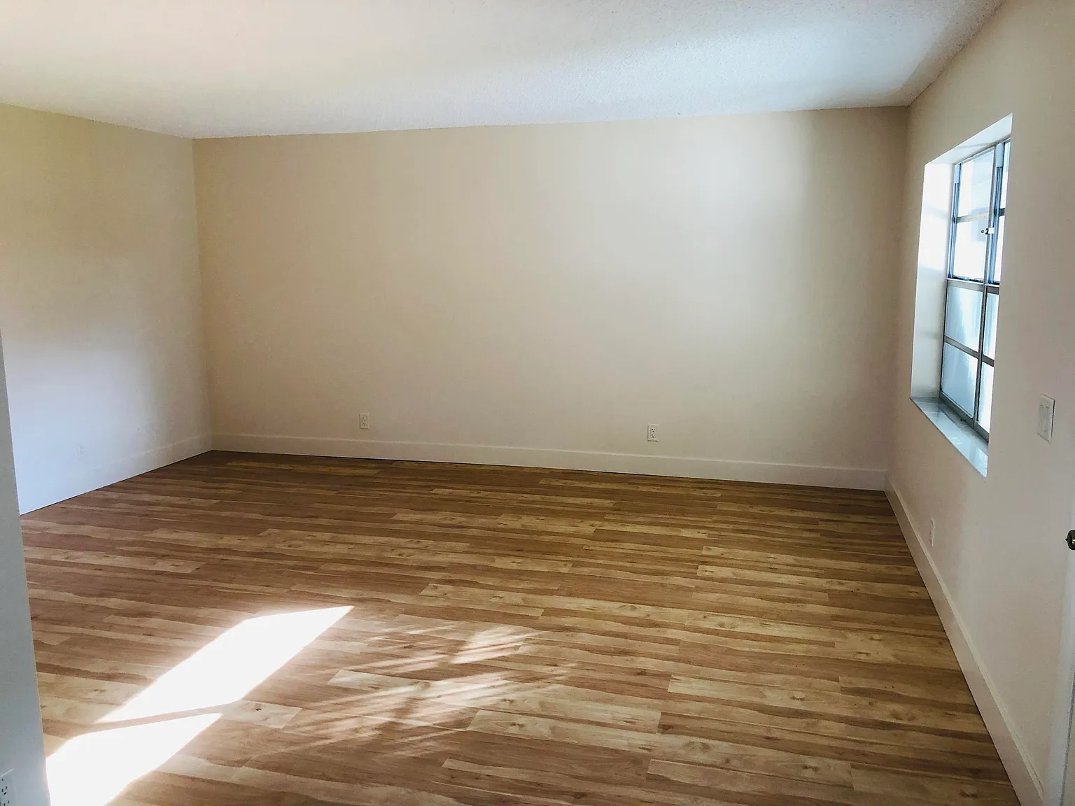 2 bed, 2.0 bath, 902 sqft, $1,700 — Photo 4