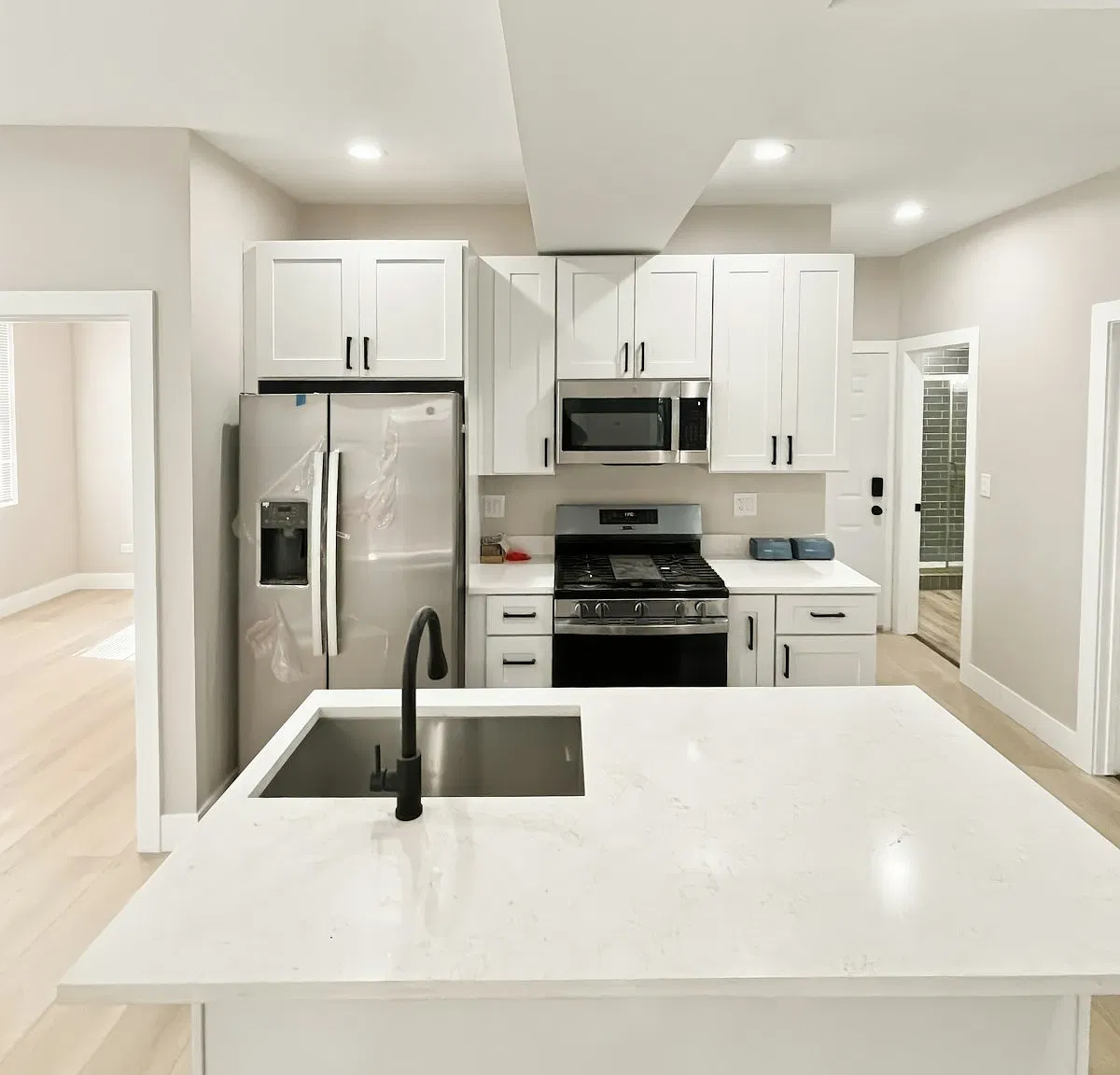 4300 North Kimball Avenue, Unit 2F — Photo 1