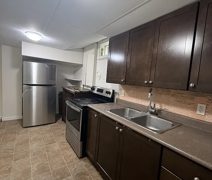 542 Fisher Cres — Photo 11