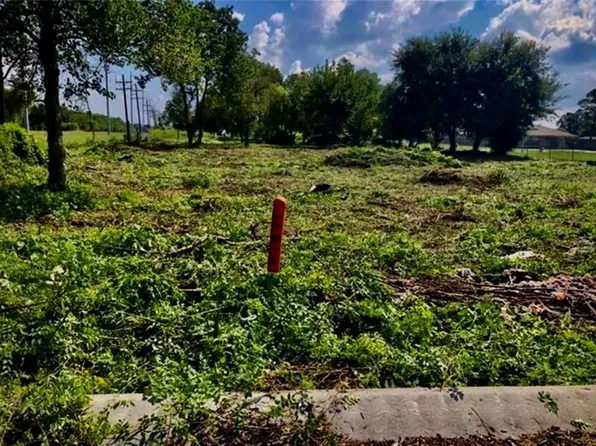4975 Marque Dr, New Orleans, LA 70127