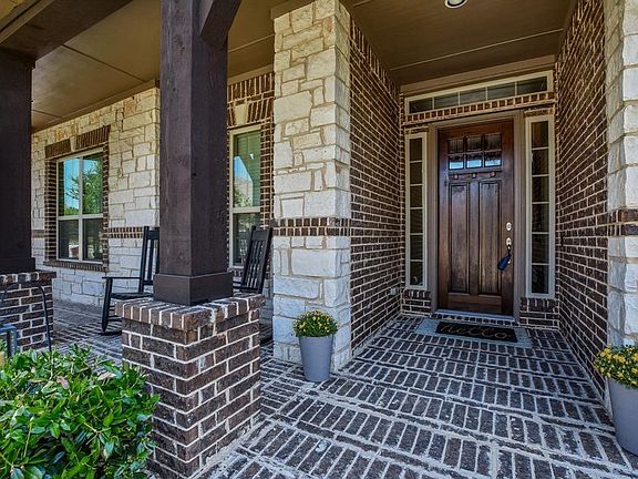 2nd image of 2204 Montgomerie Ave