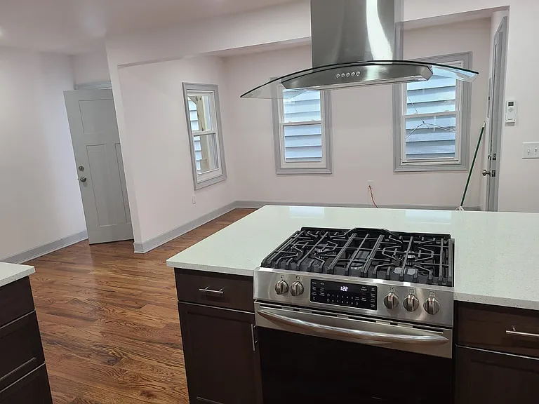 81 Walnut St — Photo 2