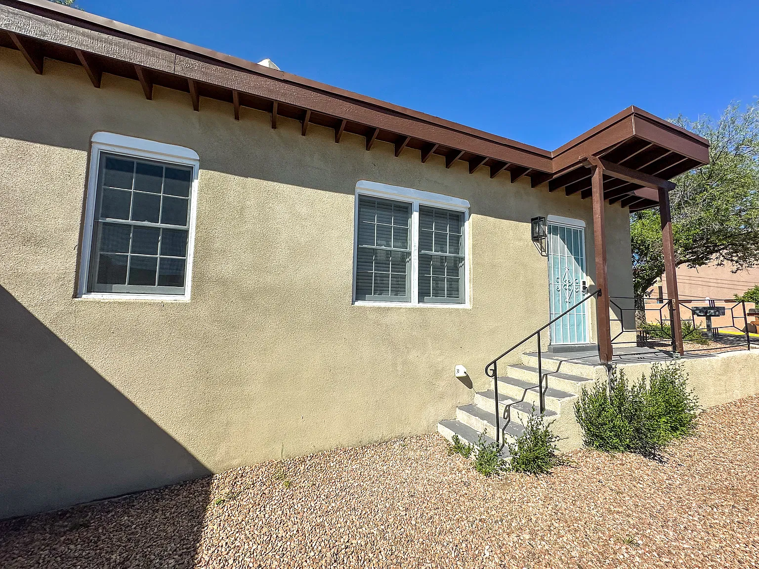3 bed, 1100 sqft, $2,500 — Photo 3