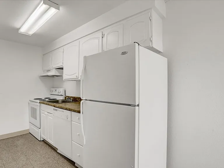 Section 8 Approved! Great location close to the city! — Photo 22