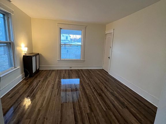 4th image of 1054 W 9th St APT 3