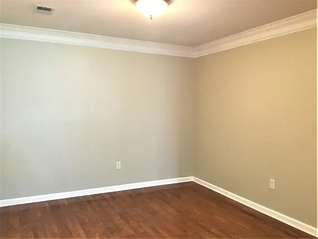 3 bed, 2.0 bath, 1800 sqft, $2,185 — Photo 4
