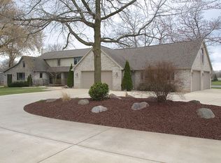 1165 Sunset Beach Rd, Suamico, WI 54173