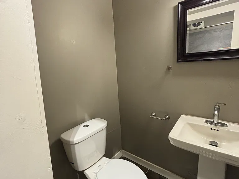 1402 1/2 E 1st Pl — Photo 6