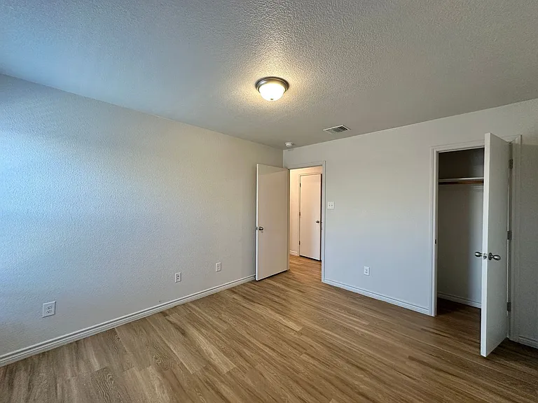 1813 Clovis Dr — Photo 21