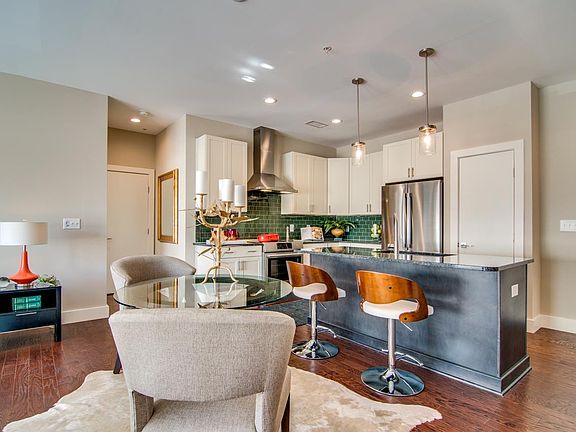 4th image of 515 N Churton St #206
