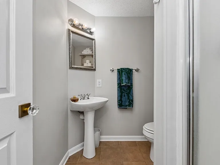 121 Elmlinger Dr — Photo 6