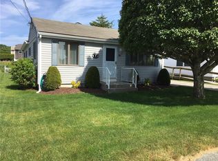 70 Chestnut Ave, Narragansett, RI 02882