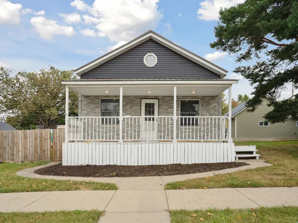 149 W Howard St, Manchester, IA 52057