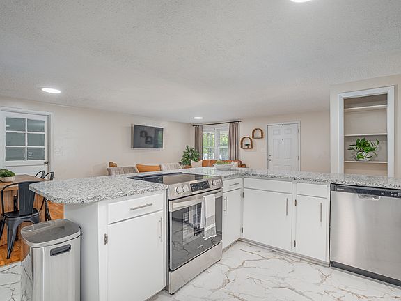 2nd image of 210 Adkins Cir
