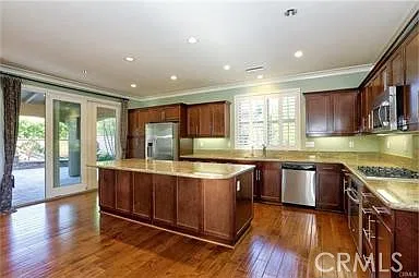 3 bed, 2.5 bath, 2161 sqft, $4,800 — Photo 2
