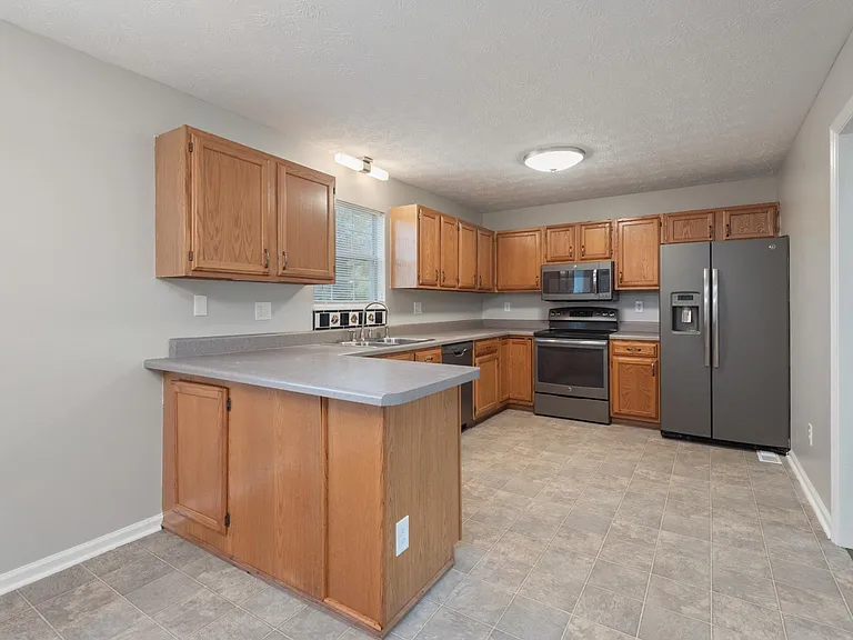 1560 Pheasants Glen Dr — Photo 13