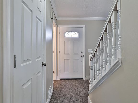 4th image of 34 Wellington Dr