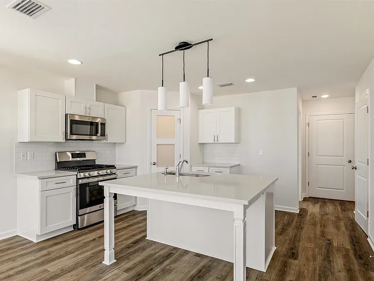 3712 Meadow Vista Ln — Photo 4