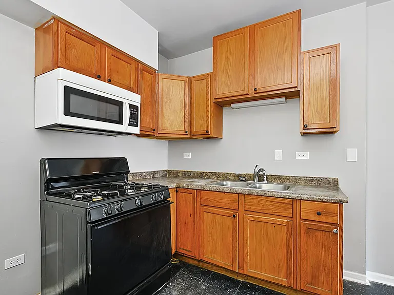 6200 S Albany Ave — Photo 10