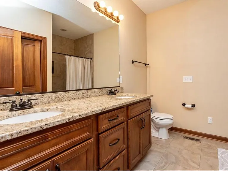 16800 Prairie Dr — Photo 4