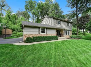 5920 Maplewood Ln, Minnetonka, MN 55345