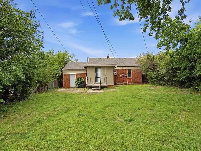 2228 SW Grand Blvd — Photo 27